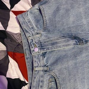 shein pants size small/medium depending on ur thigh size light wash jeans